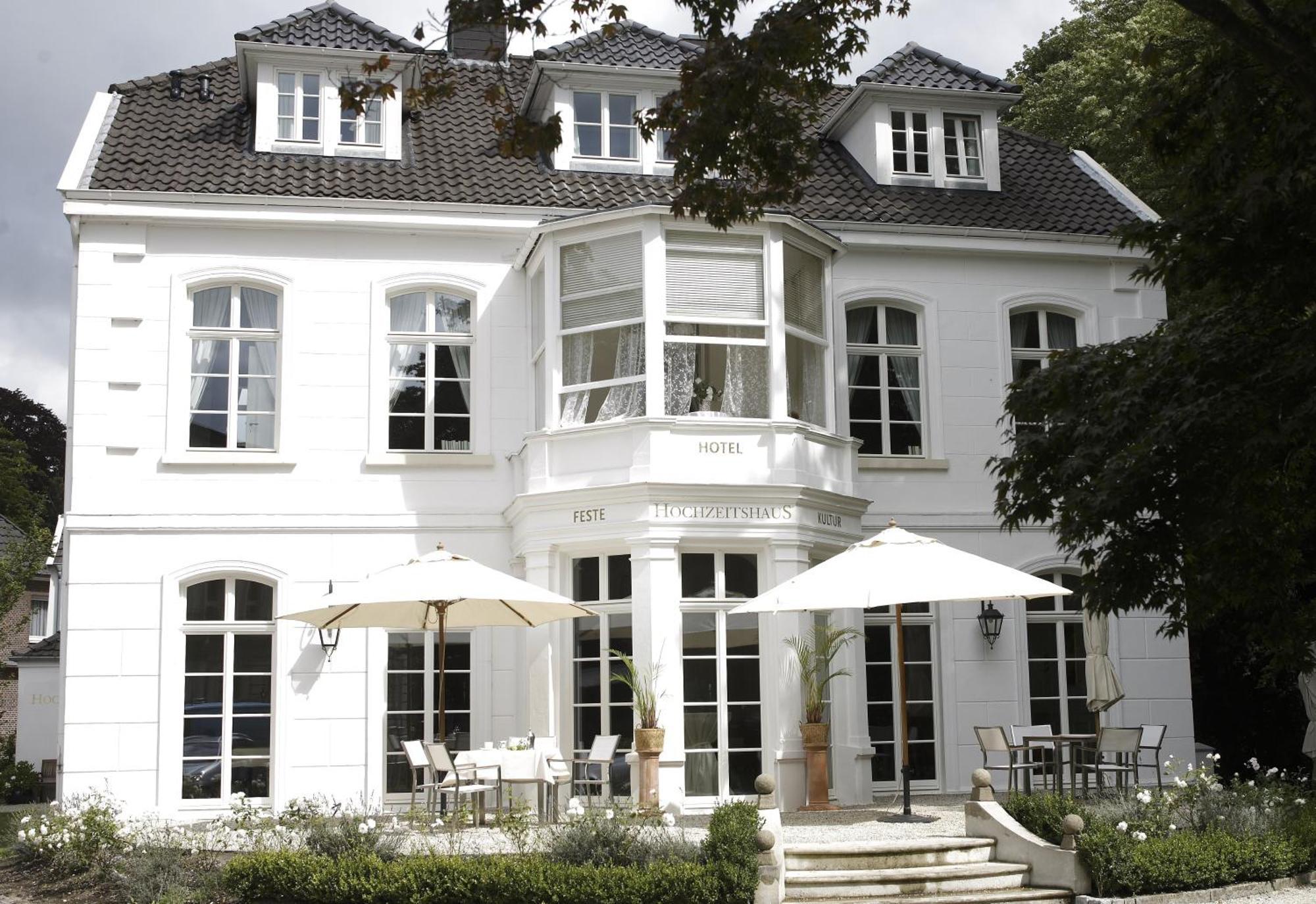 Hotel Hochzeitshaus Aurich Exterior photo